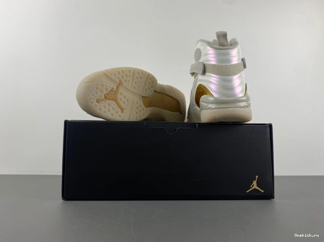 One Kick Jordan Retro Champagne 8 832821-030 0807